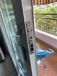 SlidingDoors